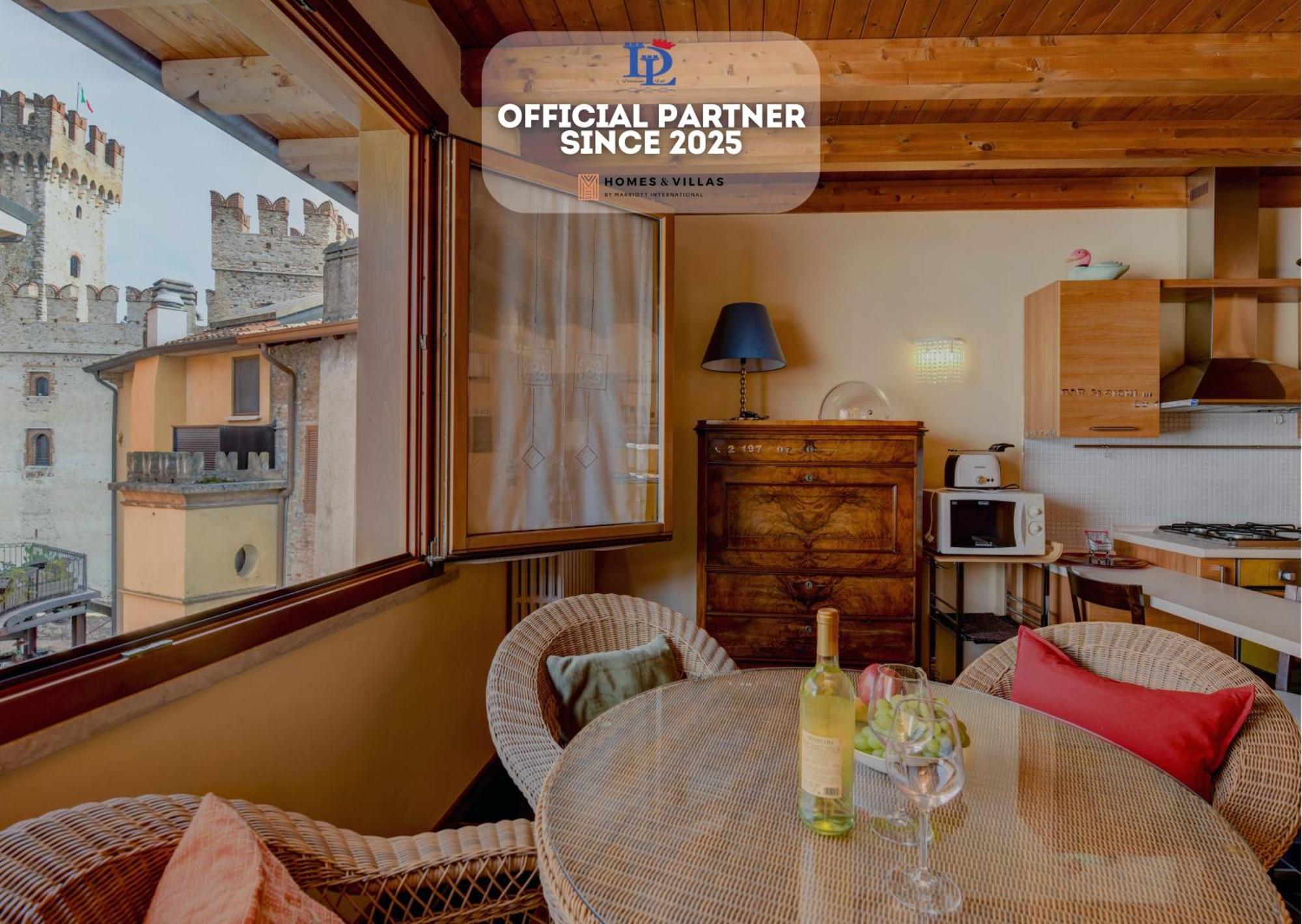 Desenzanoloft Official Partner Marriott Homes & Villas -Penthouse Never Say Never Sirmione Castle View Esterno foto