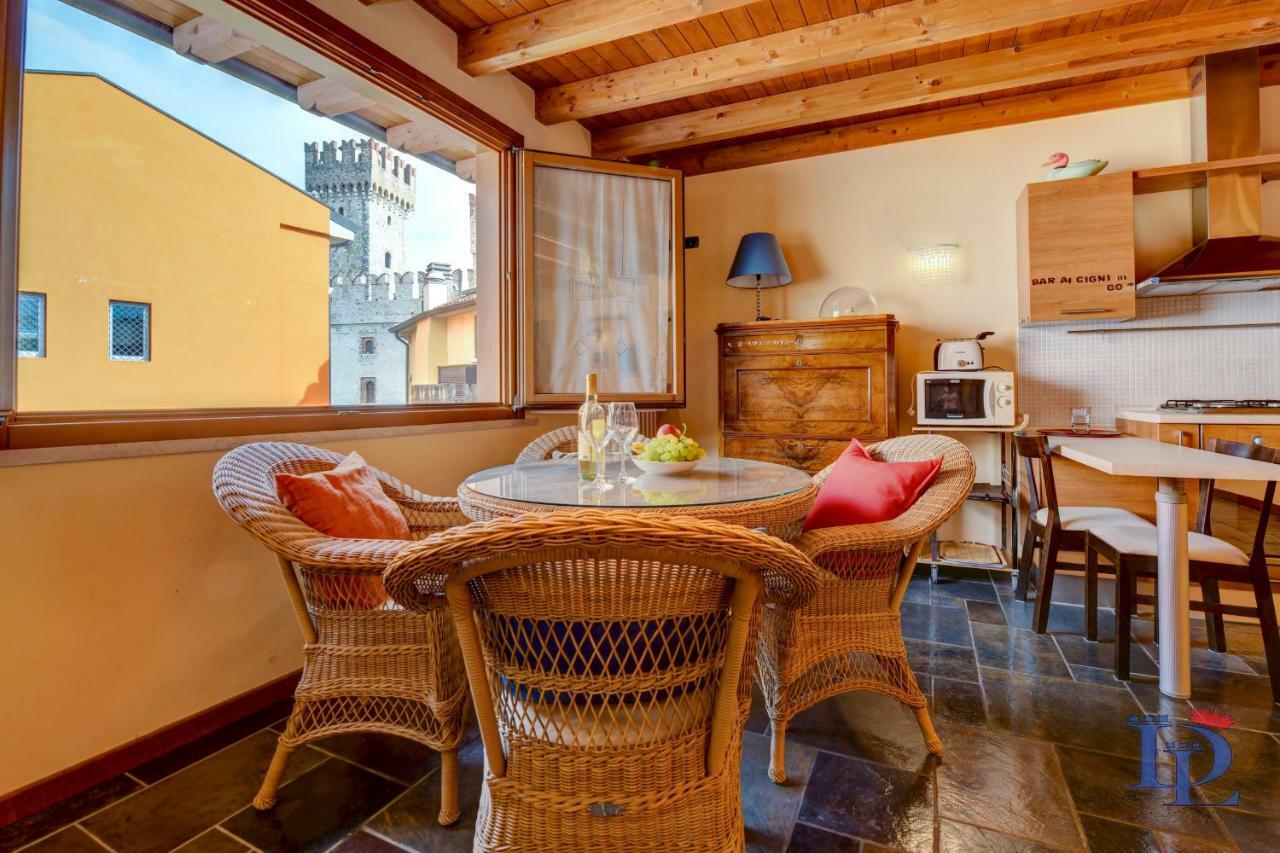 Desenzanoloft Official Partner Marriott Homes & Villas -Penthouse Never Say Never Sirmione Castle View Esterno foto
