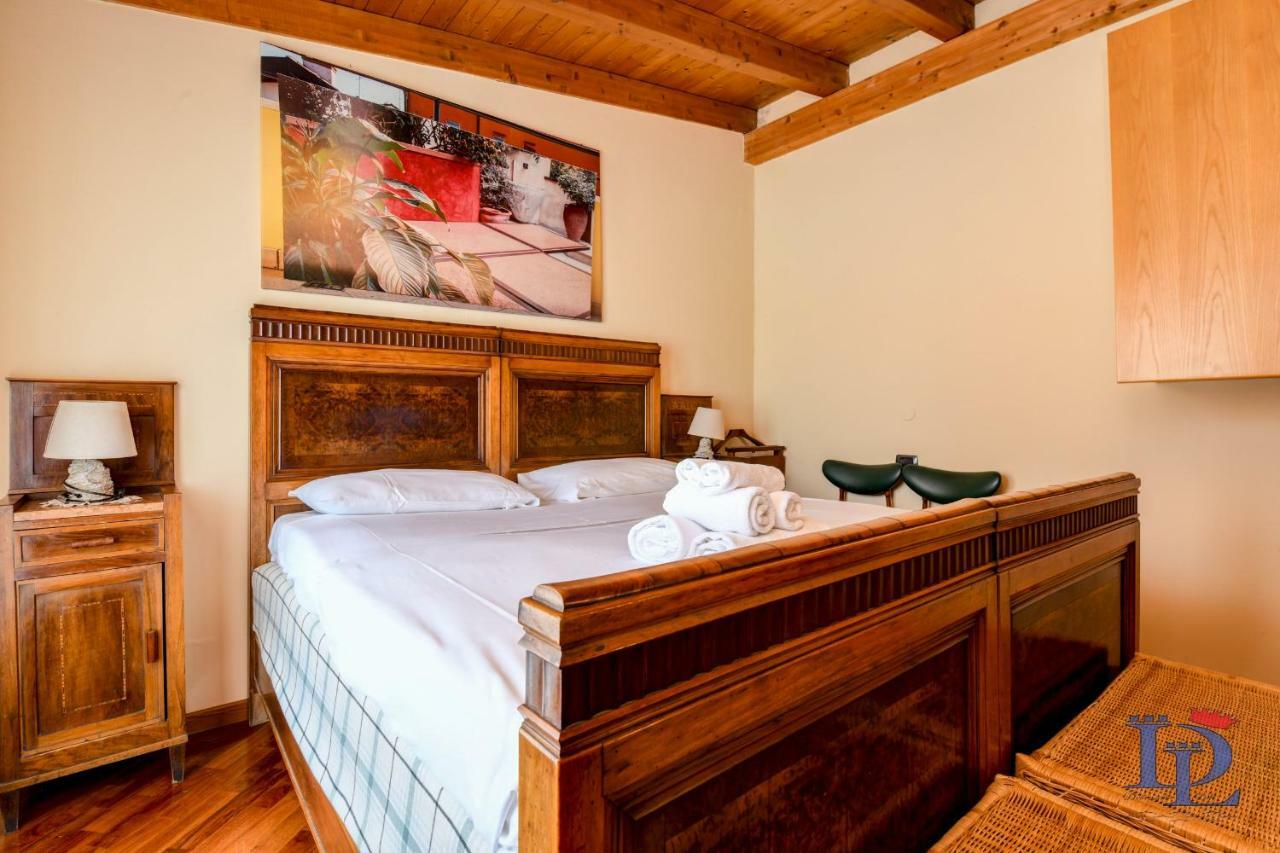 Desenzanoloft Official Partner Marriott Homes & Villas -Penthouse Never Say Never Sirmione Castle View Esterno foto