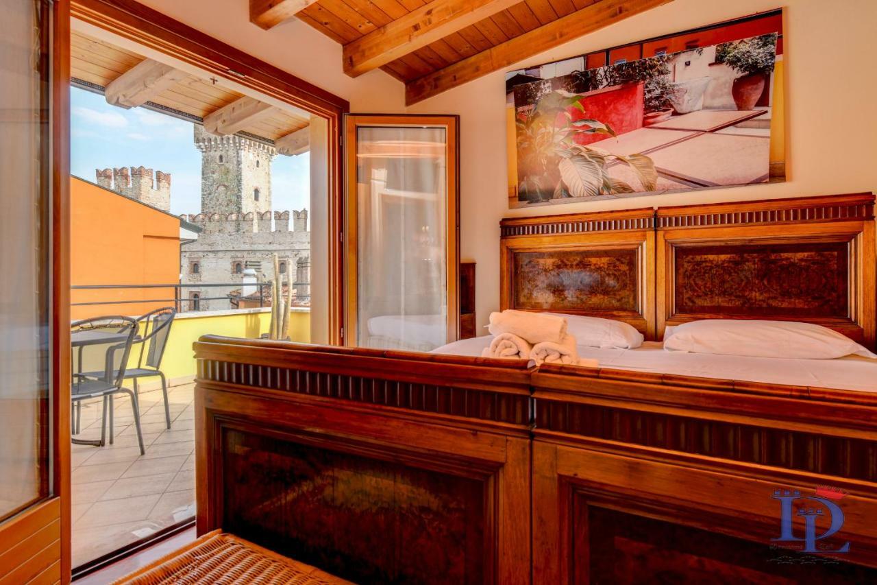 Desenzanoloft Official Partner Marriott Homes & Villas -Penthouse Never Say Never Sirmione Castle View Esterno foto