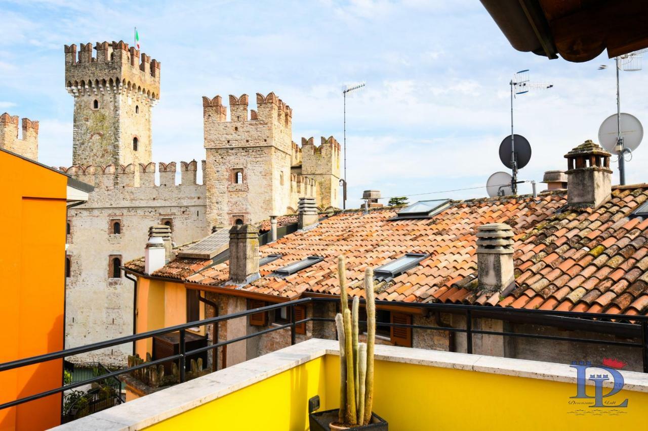 Desenzanoloft Official Partner Marriott Homes & Villas -Penthouse Never Say Never Sirmione Castle View Esterno foto