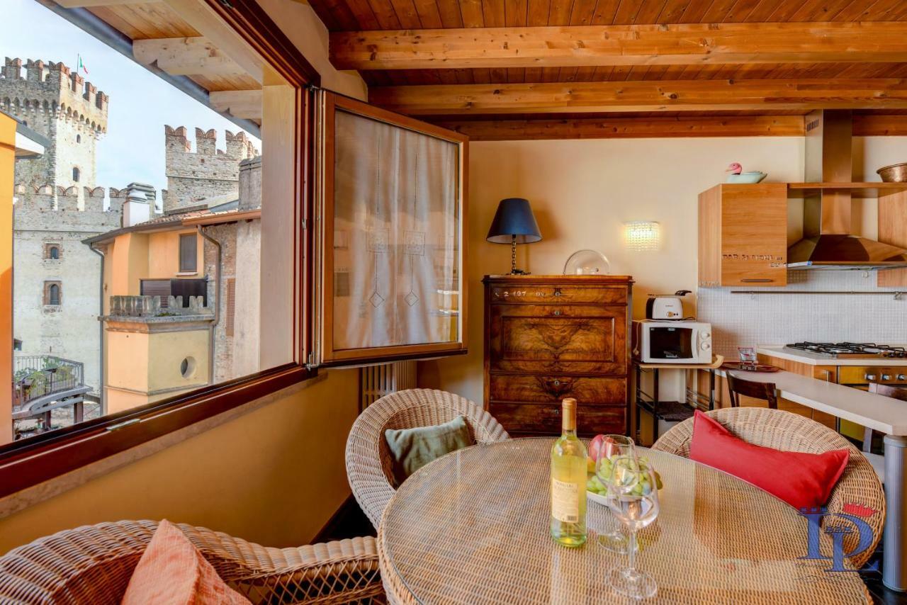 Desenzanoloft Official Partner Marriott Homes & Villas -Penthouse Never Say Never Sirmione Castle View Esterno foto